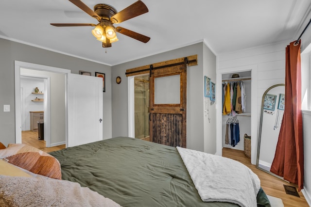 3804 Northview Ave, Chattanooga, TN 37412 - bedroom featuring a barn door, crown molding, light wood finished floors, a closet, and connected bathroom