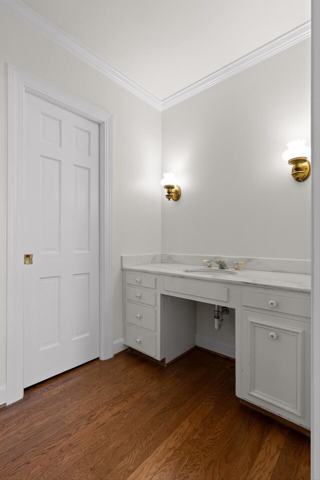 1116 Cumberland Rd, Chattanooga, TN 37419 - bathroom featuring ornamental molding and wood finished floors