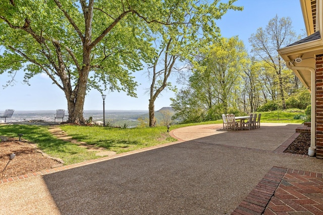 1116 Cumberland Rd, Chattanooga, TN 37419 - view of yard with a patio and outdoor dining area
