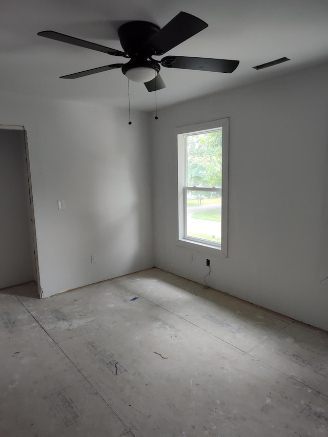 410 Cherry St, Dunlap, TN 37327 - empty room featuring ceiling fan