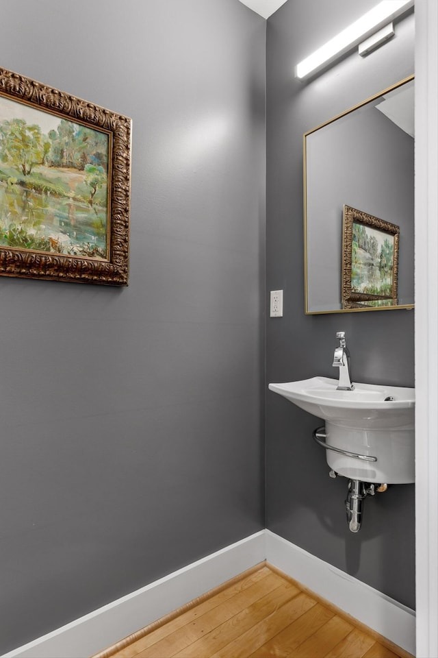 623 Hamilton Ave, Chattanooga, TN 37405 - bathroom with wood finished floors and baseboards