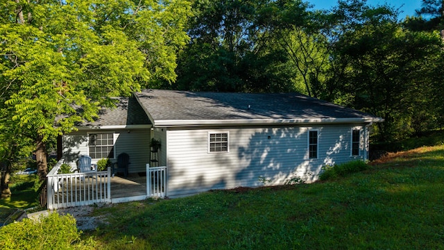 818 Dunlap Ave, Chattanooga, TN 37412 - view of property exterior with a yard and a shingled roof