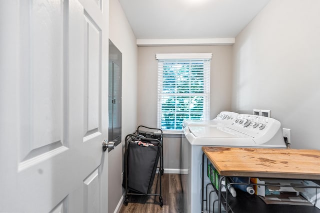 818 Dunlap Ave, Chattanooga, TN 37412 - laundry area featuring washing machine and clothes dryer, dark wood-type flooring, and baseboards