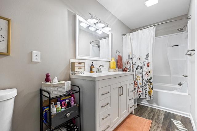 818 Dunlap Ave, Chattanooga, TN 37412 - bathroom with wood finished floors, shower / tub combo with curtain, vanity, toilet, and tasteful backsplash
