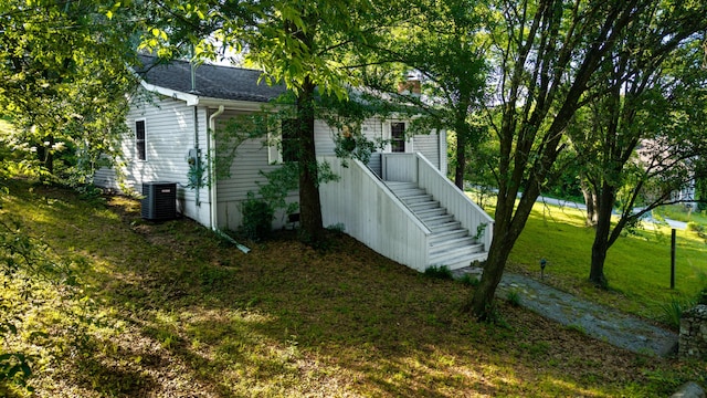 818 Dunlap Ave, Chattanooga, TN 37412 - view of front facade with central air condition unit, stairs, and a front yard