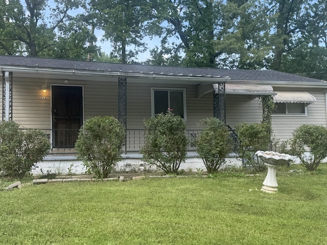 111 Arlington Ter, Chattanooga, TN 37410 - back of property with a lawn and covered porch