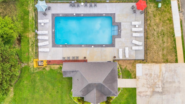 8369 Shadetree Ln, Ooltewah, TN 37363 - aerial view of a pool