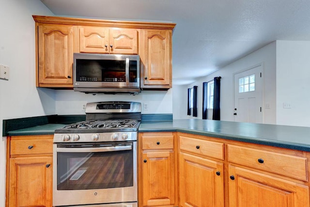 5040 Dellwood Dr, Rossville, GA 30741 - kitchen featuring stainless steel appliances and dark countertops