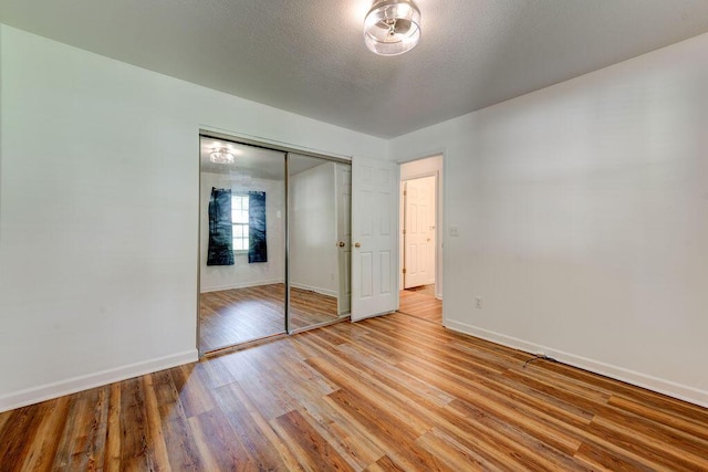 5040 Dellwood Dr, Rossville, GA 30741 - unfurnished bedroom featuring baseboards, light wood-style flooring, and a closet