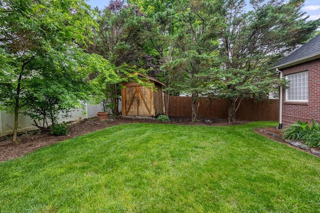 view of yard featuring a shed and an outbuilding
