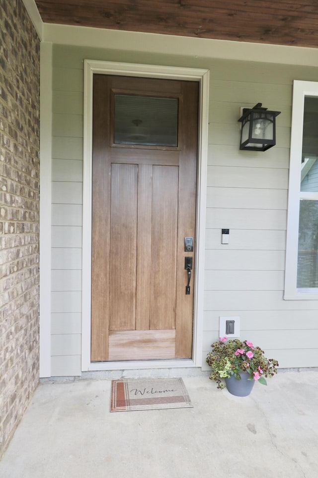 property entrance with covered porch