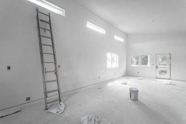 1314 Buckley St, Chattanooga, TN 37404 - spare room with a high ceiling