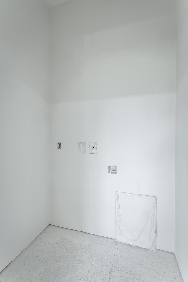 1314 Buckley St, Chattanooga, TN 37404 - unfurnished room with concrete floors