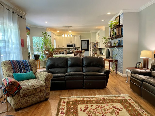 living room featuring light wood-style flooring, ornamental molding, recessed lighting, and baseboards