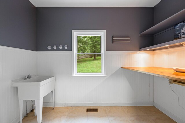 9416 Royal Mountain Dr, Chattanooga, TN 37421 - laundry room featuring wainscoting