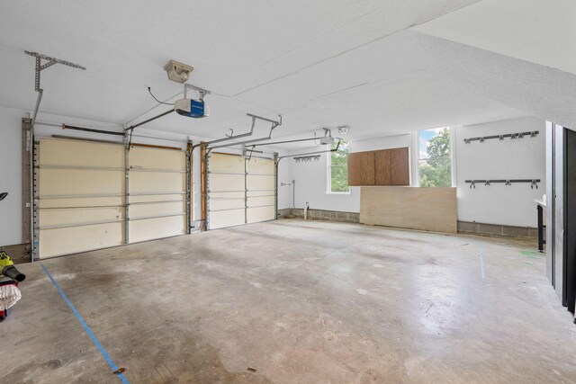 9416 Royal Mountain Dr, Chattanooga, TN 37421 - garage with a garage door opener