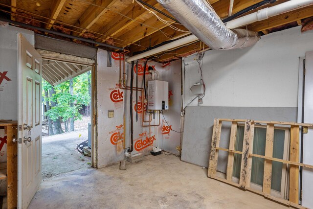 9416 Royal Mountain Dr, Chattanooga, TN 37421 - below grade area featuring water heater