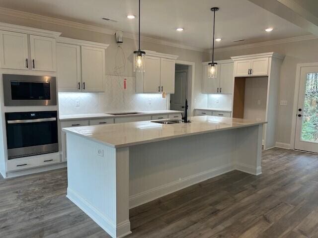 8860 Knolling Loop Unit 37, Ooltewah, TN 37363 - kitchen with stainless steel appliances, a sink, white cabinetry, a spacious island, and crown molding