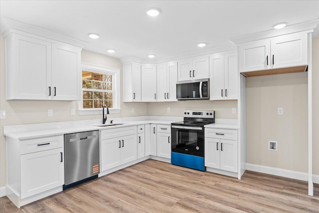 118 Earls Way, Chatsworth, GA 30705 - kitchen with appliances with stainless steel finishes, a sink, baseboards, white cabinets, and recessed lighting