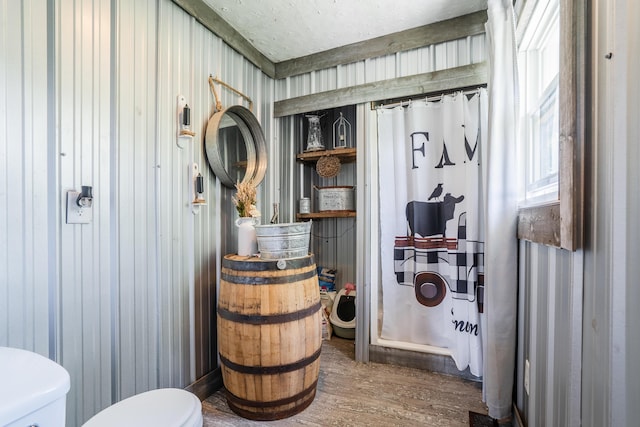 976 Chamberlain Rd, Lafayette, GA 30728 - full bath featuring toilet, wood finished floors, and a shower with curtain