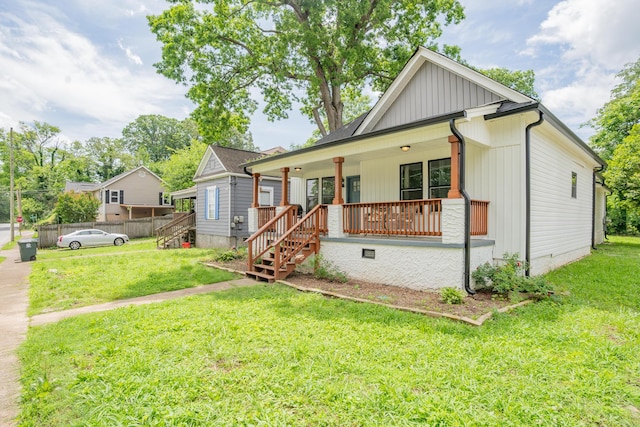 714 W 42nd St, Chattanooga, TN 37410 - view of front facade featuring covered porch and a front lawn