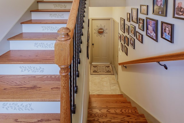 634 Gadd Rd, Hixson, TN 37343 - view of stairs