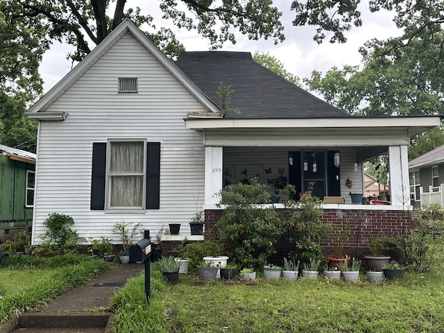 view of front of property featuring covered porch