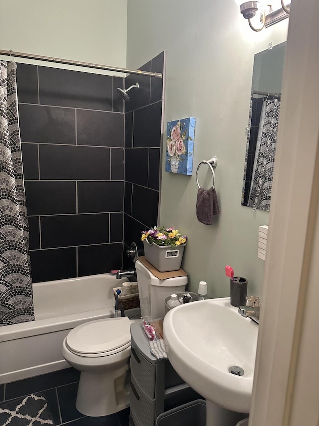full bath with tile patterned floors, a sink, toilet, and shower / tub combo