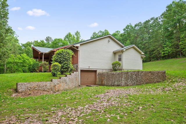 6601 Hunter Rd, Harrison, TN 37341 - view of side of home featuring a garage and a yard