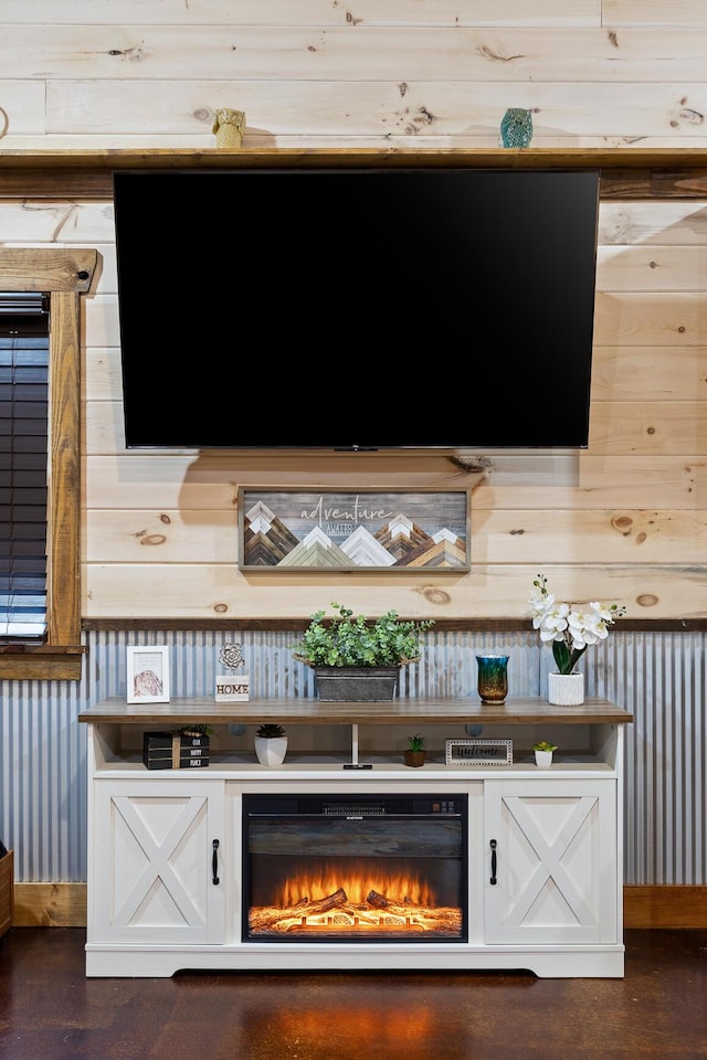 bar area featuring baseboards