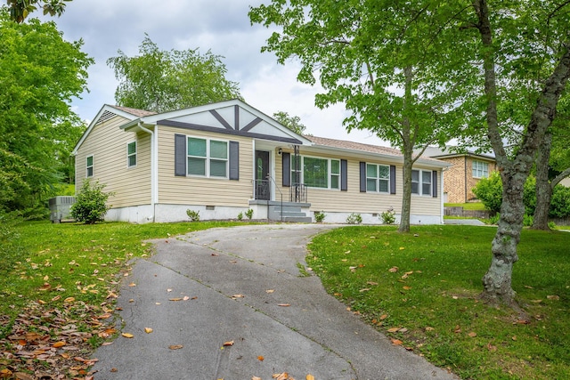 1641 John Ross Rd, Chattanooga, TN 37412 - ranch-style home featuring crawl space and a front lawn