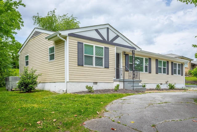 1641 John Ross Rd, Chattanooga, TN 37412 - view of front of property with crawl space and a front yard