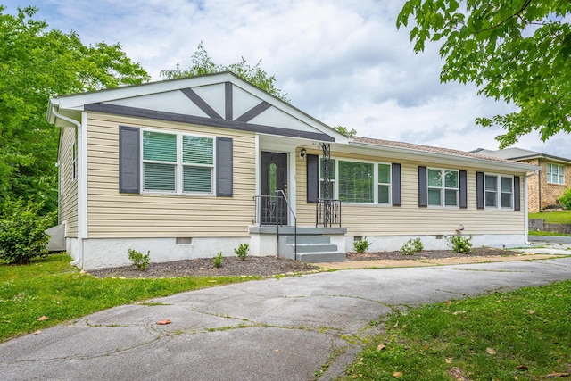 1641 John Ross Rd, Chattanooga, TN 37412 - view of front facade featuring crawl space
