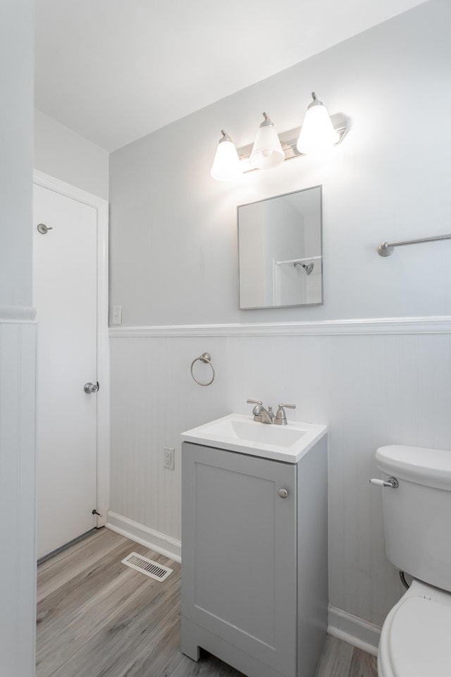 1641 John Ross Rd, Chattanooga, TN 37412 - bathroom with wood finished floors, wainscoting, toilet, vanity, and baseboards