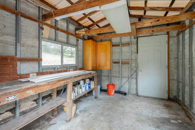 1641 John Ross Rd, Chattanooga, TN 37412 - garage featuring a workshop area