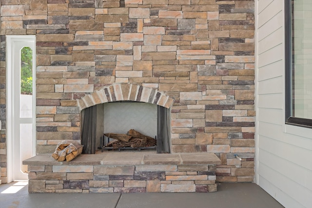 1608 Knickerbocker Ave, Chattanooga, TN 37405 - detailed view of a stone fireplace