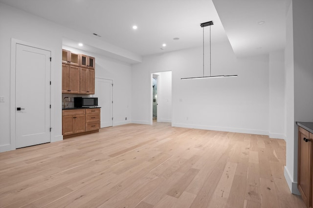 1608 Knickerbocker Ave, Chattanooga, TN 37405 - unfurnished living room featuring light wood-style flooring, recessed lighting, baseboards, and a sink