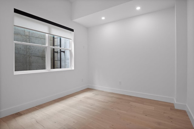 1608 Knickerbocker Ave, Chattanooga, TN 37405 - unfurnished room featuring light wood-style flooring, baseboards, and recessed lighting