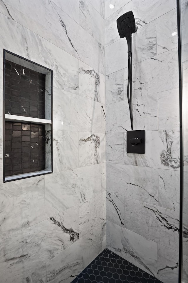 1608 Knickerbocker Ave, Chattanooga, TN 37405 - bathroom with tiled shower