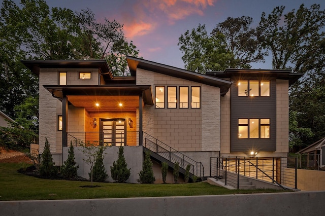 1608 Knickerbocker Ave, Chattanooga, TN 37405 - contemporary house with stone siding and a front yard