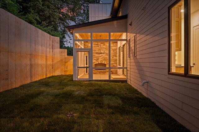 1608 Knickerbocker Ave, Chattanooga, TN 37405 - view of yard with a sunroom