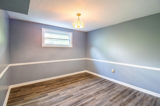 2524 Lyons Ln, Soddy Daisy, TN 37379 - spare room with dark wood-style floors, a chandelier, baseboards, and a textured ceiling