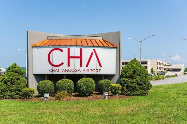 1301 Market St Unit 103, Chattanooga, TN 37402 - community / neighborhood sign featuring a lawn