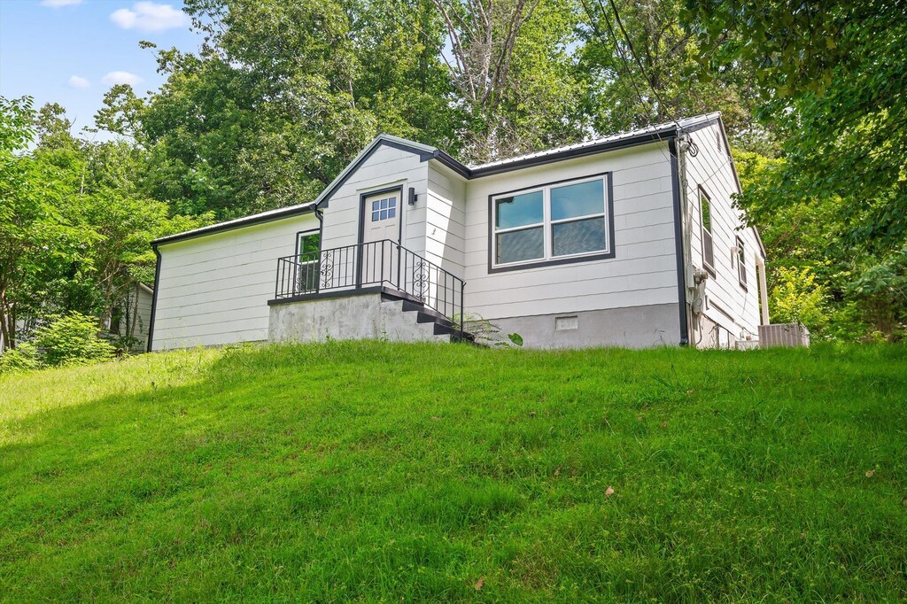 400 Hollywood Dr, Rossville, GA 30741 - photo 1