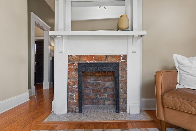 709 S Holly St, Chattanooga, TN 37404 - detailed view of a tile fireplace, wood finished floors, and baseboards