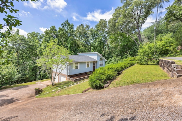 216 Longview Dr, Rossville, GA 30741 - view of front of home featuring driveway, a front yard, and an attached garage