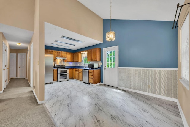 216 Longview Dr, Rossville, GA 30741 - kitchen with stainless steel appliances, under cabinet range hood, a sink, baseboards, and high vaulted ceiling