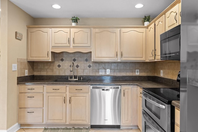 93 Pepper Corn Ln, Rossville, GA 30741 - kitchen with stainless steel appliances, a sink, light brown cabinets, tasteful backsplash, and dark countertops