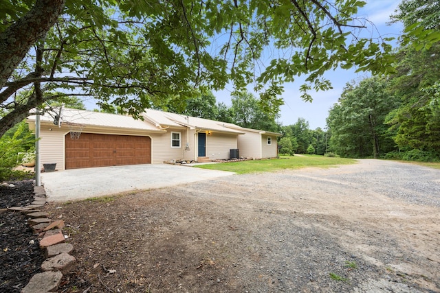 142 Holli Bird Ln, Ringgold, GA 30736 - ranch-style home with driveway, an attached garage, and central AC