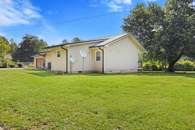 142 Holli Bird Ln, Ringgold, GA 30736 - back of property featuring crawl space, an attached garage, and a yard
